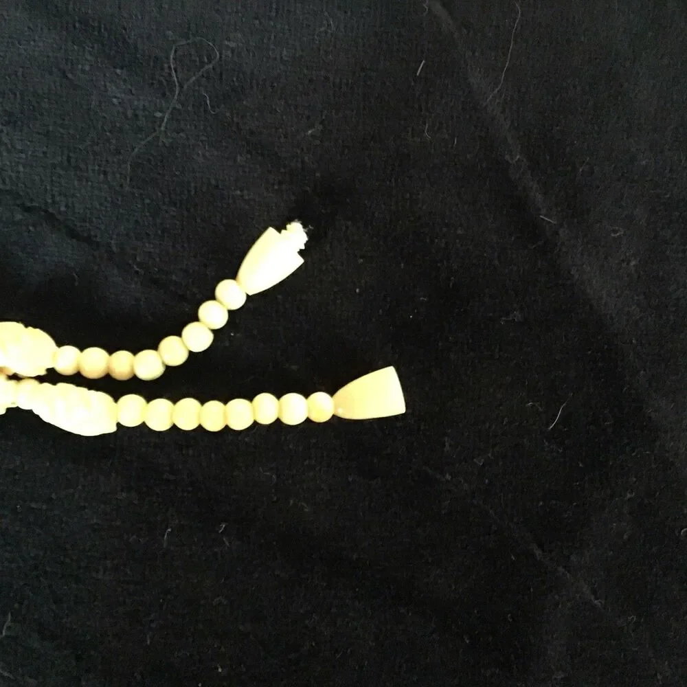Vintage Ivory Tone Plastic Souvenir Necklace Elephant Pendant 17” Barrel Clasp